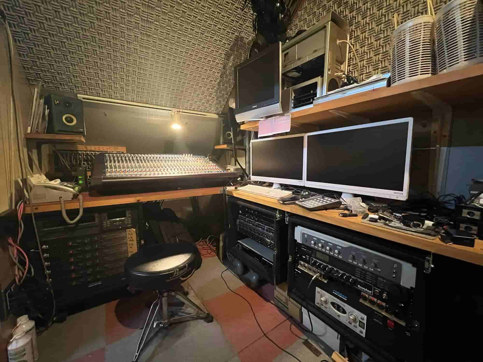 北習志野にあるサウンドスタジオ「シオン」ミックスルーム2